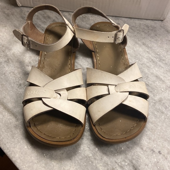 White salt water sandles lightly used but still in very good shape - Picture 3 of 8